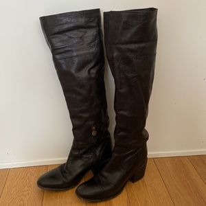 Pakros black leather boots